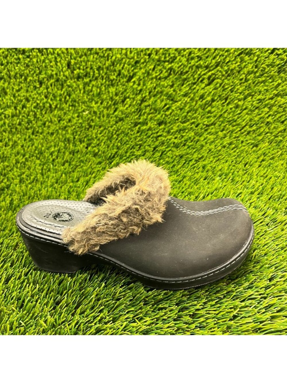 Crocs Cobbler Fuzz Womens Size 6 Brown Black Walking Leather Comfort Fur Shoes